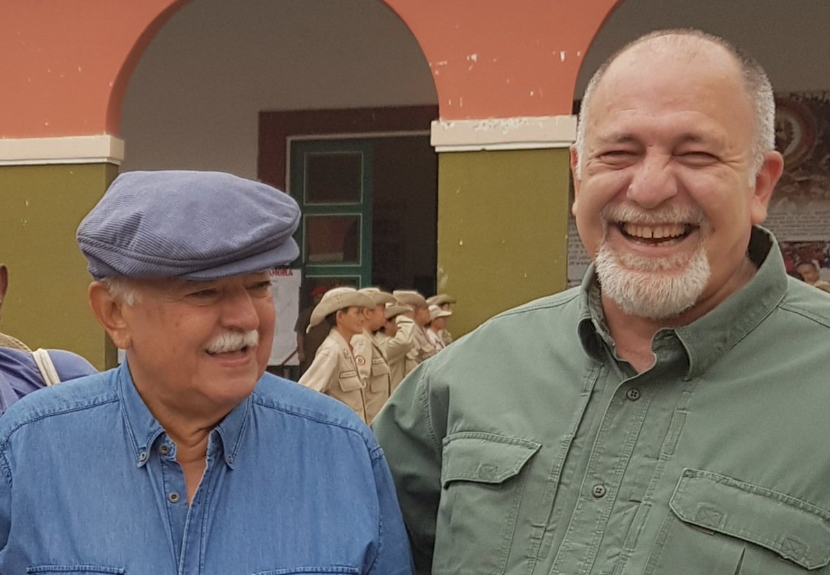hojillasilva's tweet photo. 2do Mensaje: La esperanza de lo imposible.

Un día antes de cambiar de paisaje, hablé con David por teléfono. Me dijo: "Todavía tengo fe de ver nuevamente a Carlos". El revolucionario nunca pierde la esperanza y cambia el dolor por las canciones. David y Carlos nunca claudicaron. https://t.co/QDNmAtb32j