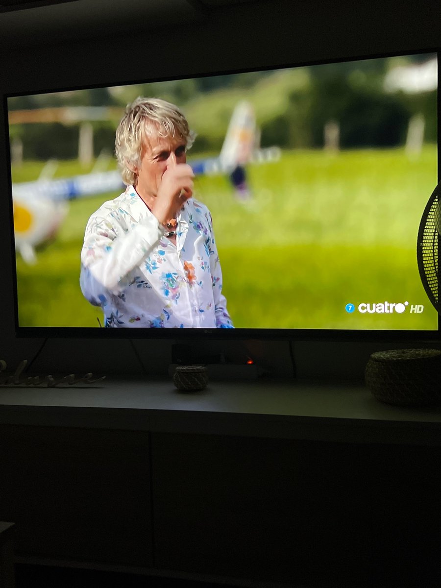 Sabéis que va a pasar con este señor y con sus programas ? Que el día que no esté (ojalá tarde mucho en llegar ese momento ) le admiraremos y tendremos sus reportajes como referente , una pena que no se dé el valor y reconocimiento cuando está en lo alto, GRACIAS <a href="/JesusCalleja/">Jesús Calleja</a>