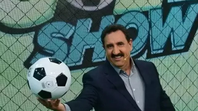 Luan84039399's tweet image. NOITE HISTÓRICA!

Vencendo a Globo por várias horas, o SBT tem muitos motivos pra comemorar: Libertadores registrou recorde e fechou com 20 de média e 25 de pico, o Gol Show comandado por Ratinho fechou com 9,4, e o The Noite conseguiu a liderança com 5 pontos de média!