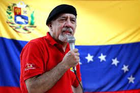 hojillasilva's tweet photo. 3er Mensaje: Dos crímenes.

El crimen terrible: Carlos destrozado. Y el crimen irracional: ¿Dónde están todos los que utilizaron a Carlos para destrozar a la Revolución? ¿Hasta dónde llega la vanidad de aquellos que utilizaron a Carlos y acompañaron la prédica de los asesinos? https://t.co/bHoLaXtbcw