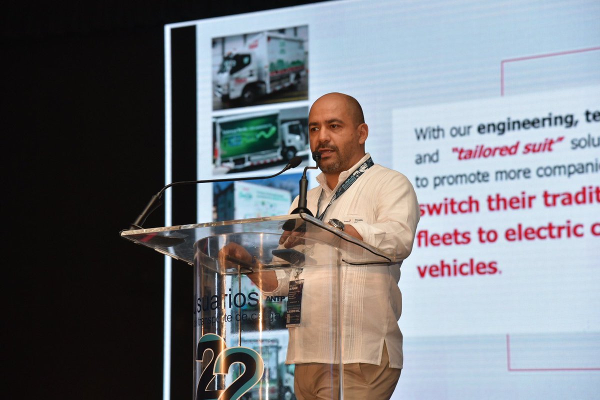 revistatyt's tweet photo. Osvaldo Gallegos, Director de Atención al Cliente de #Questum, explica que la marca busca ofrecer soluciones más limpias a través de desarrollo de ingeniera mexicana. #EnVivoTyT #RevistaTyT @ANTPMexico #22ForoANTP https://t.co/J1fXktZ1pu