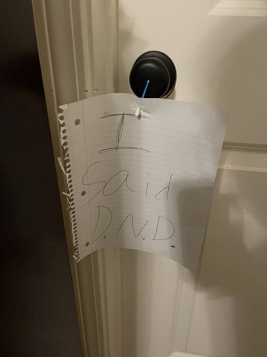 paytonmoreaux's tweet photo. i mean i just know this man did not do this to me in my house in MY ROOM https://t.co/wxNJSACxj9