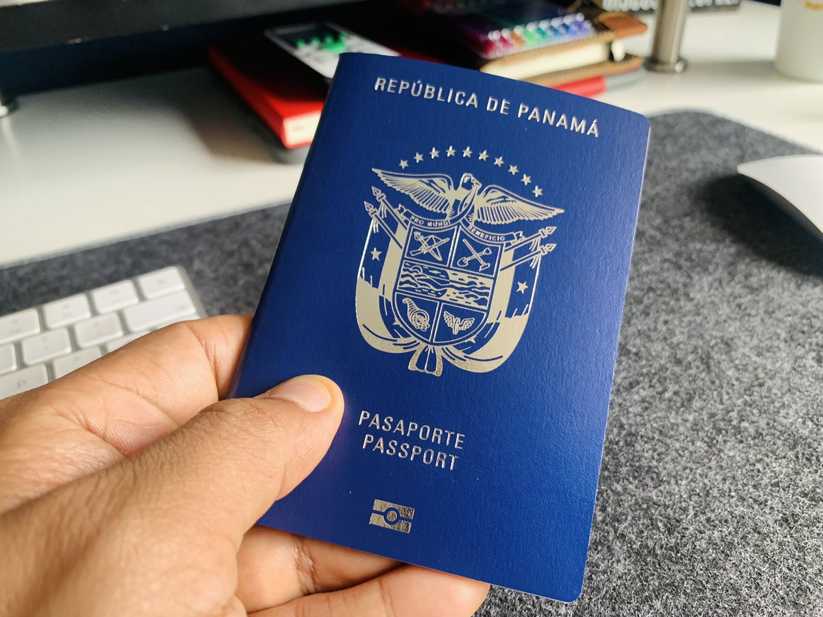 AGomezPrado's tweet image. Confirmo que la gente de pasaportes es la que mejor funciona en el gobierno. Les juro que pensé que estaba en una cámara escondida.
Son amables, eficientes, cuando me preguntaron con quien vivo pensé “aquí viene la homofobia”, pero no, la señora fue de lo más amable. #Panamá