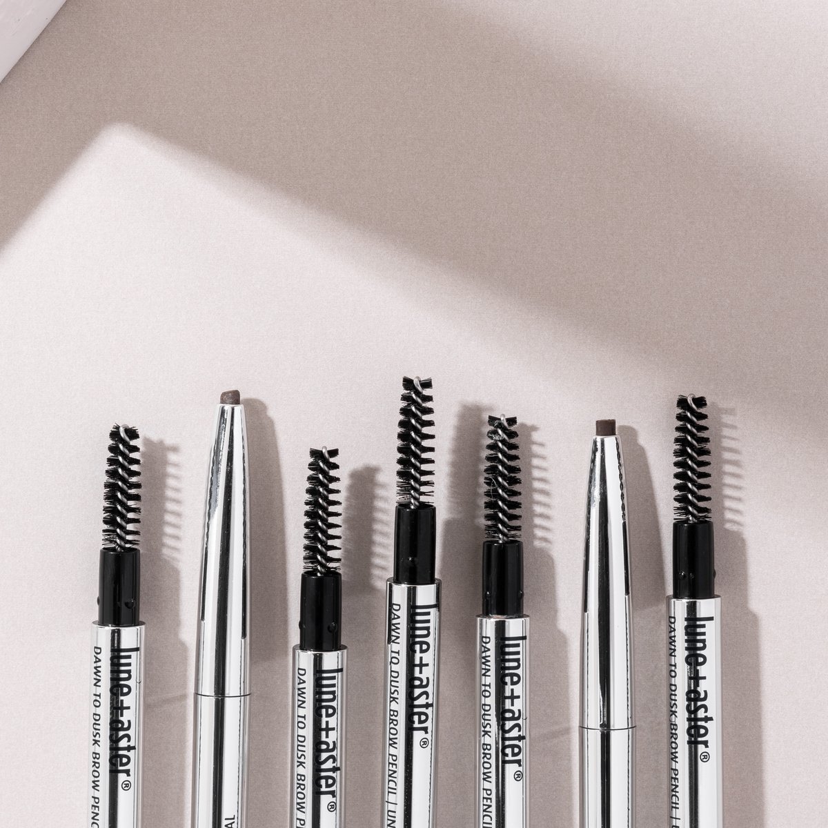 If the fear of overdoing it makes you shy away from filling in your brows, give our #DawntoDusk Brow Pencil a try. It adds shape and definition with a hue that flatters practically all skin tones and hair colors👌 
Click here 👇
bit.ly/3y8t91X