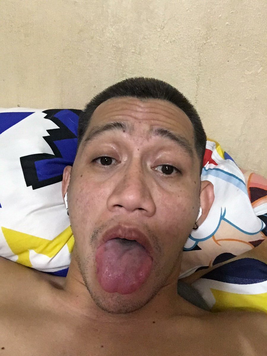 romcristobal's tweet photo. Padila 😜 BLEEEHHH!

#tonguesout #feelingcute https://t.co/84GMCOWvGy