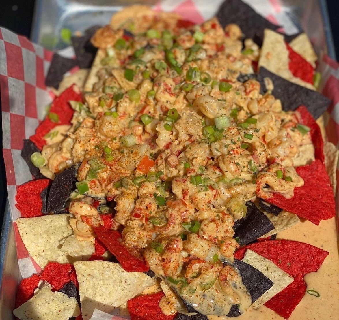 LockerRoomHou's tweet photo. Crawfish 6 dollars a pound
Large Seafood Nachos half off

ALL NIGHT‼️ https://t.co/Gycjp5qJzY
