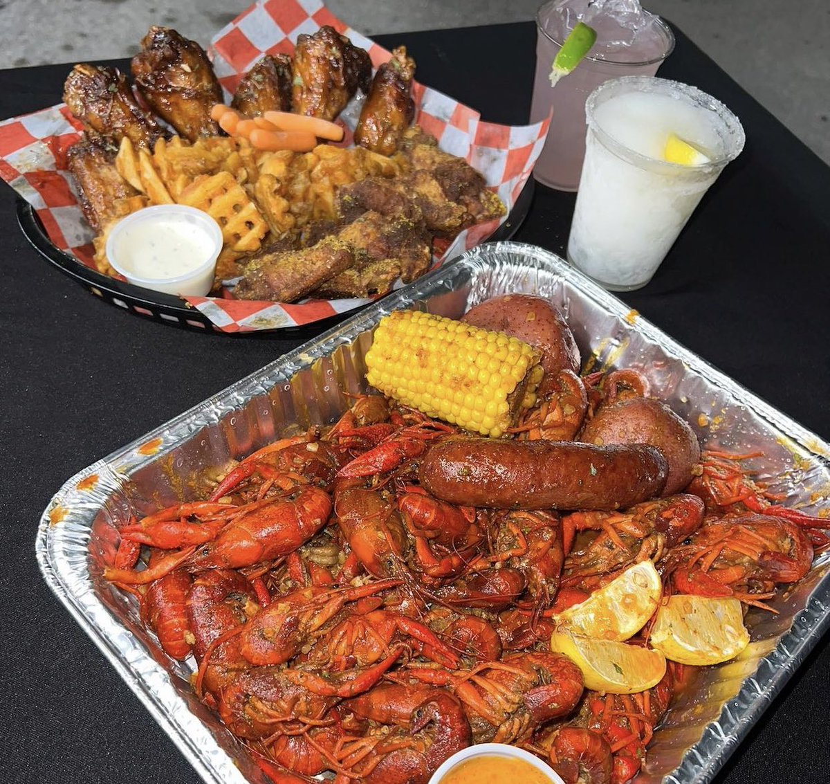 LockerRoomHou's tweet photo. Crawfish 6 dollars a pound
Large Seafood Nachos half off

ALL NIGHT‼️ https://t.co/Gycjp5qJzY