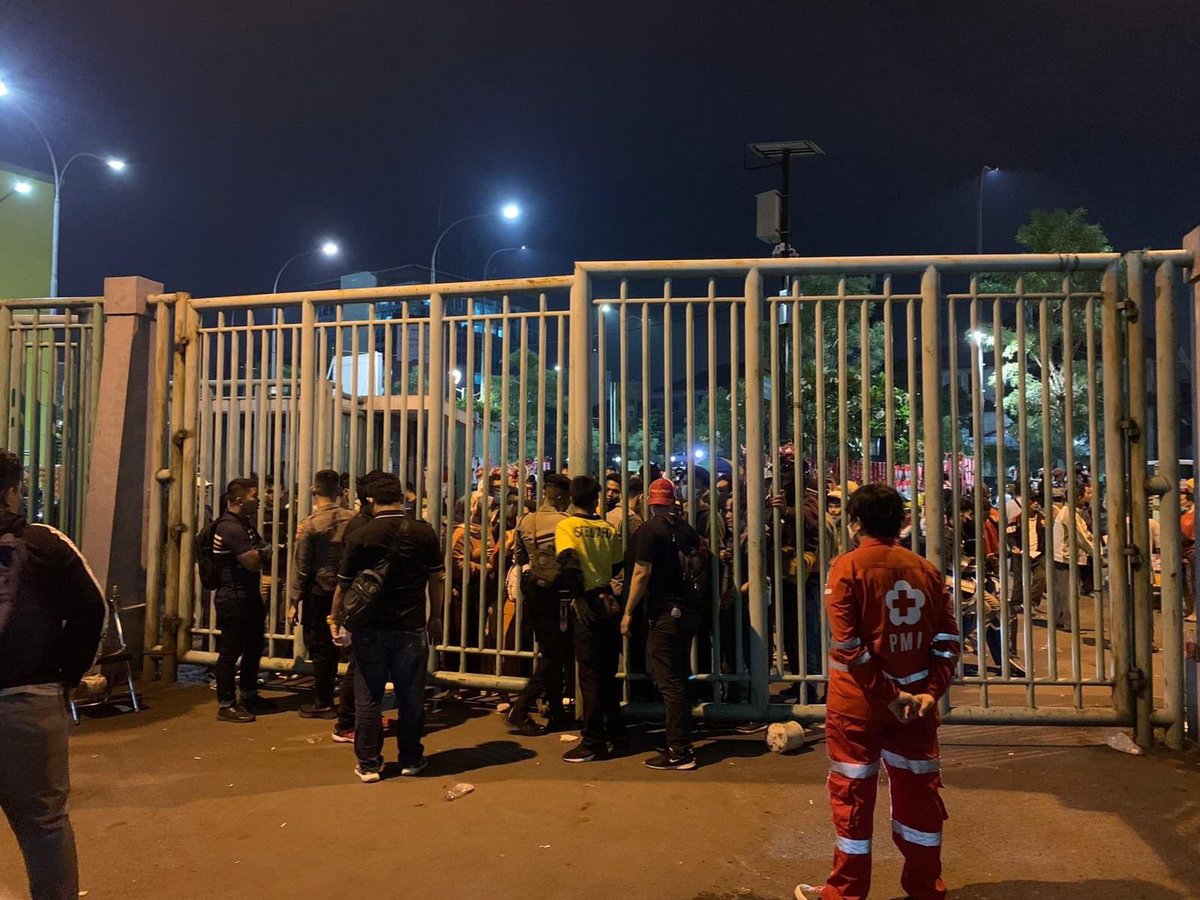 HerryFTanjung's tweet photo. PMI Kota Bekasi melakukan Kesiapsiagaan Pertolongan pertama dan Ambulans Kejuaraan Sepakbola Negara Asia Tenggara Piala AFF U-19 2022 antara Timnas Indonesia melawan Thailand di Stadion Patriot Candrabhaga, Bekasi, Jabar. Rabu, (6/7). Cc @RadioElshinta @SonoraFM92 https://t.co/8rAj1H07Wa