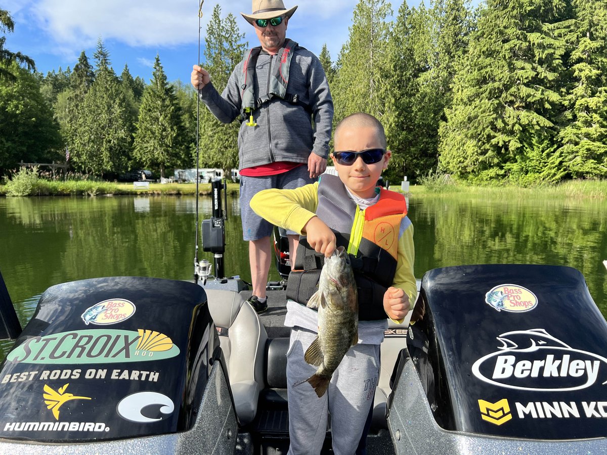 365Charters's tweet image. St. Croix Bass X rods delivering for a father son trip today.  #bestrodsonearth #stcroixrods @stcroixrods #humminbird #minnkotamotors #bassproshop #teamcabelas #itsinmynature