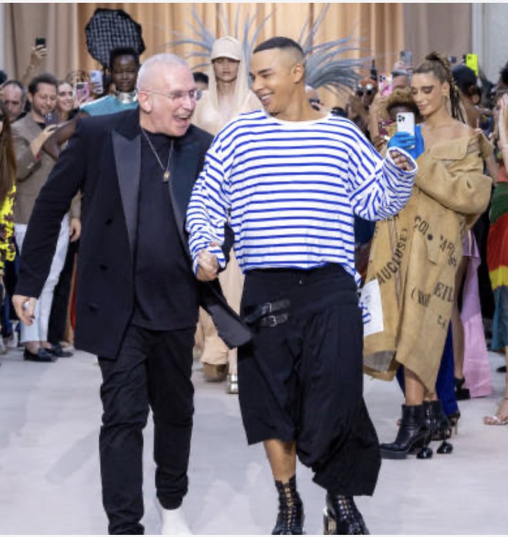 McCraigyDimples's tweet photo. 30 years ago @Madonna walked the Gaultier runway in Paris.
Rousteing & Gaultier revisit the iconic moment,for their 2022 collaboration.
Also worn front row, by @KimKardashian
@JPGaultier & @ORousteing collaboration is 😙👌🏼 🇫🇷
#Madonna #Gaultier #Rousteing #ParisFashionWeek https://t.co/Ps6oCSMVFv