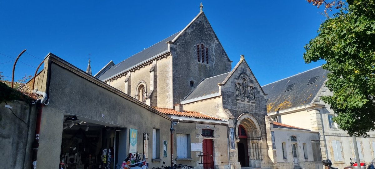 BarbuGuide's tweet photo. 6e journée au @FEMAlarochelle avec quelques imprévus, un film complet auquel je n'ai pu assister a entraîné la visite d'une autre exposition et de pauses bien méritées, puis on croise encore et toujours les copains.
#GuideBarbu https://t.co/qr59Cd5kxq