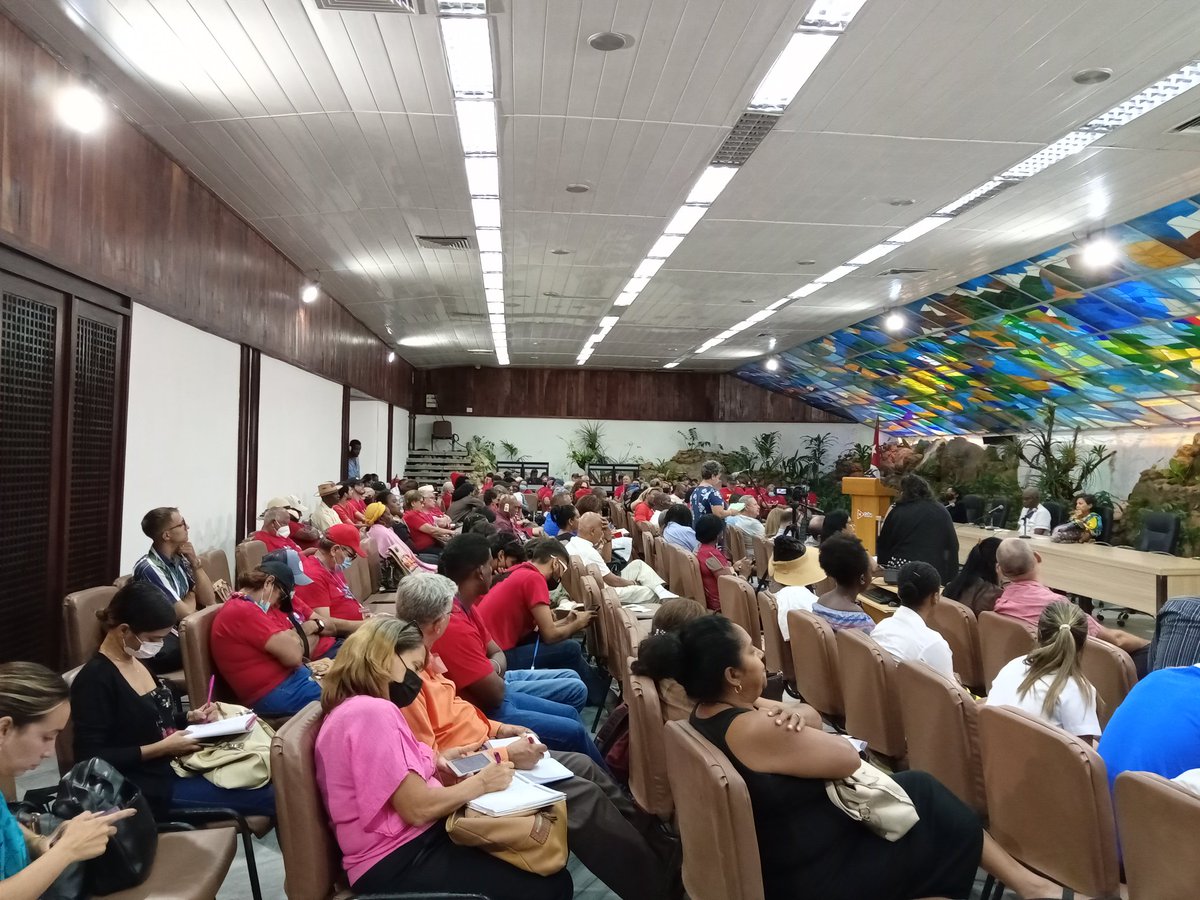 MarianadeCuba5's tweet photo. La cultura que nos une e identifica como caribeños no faltó en la Asamblea de los pueblos del Caribe.
#IXAPC
#Cuba.
#SantiagodeCuba https://t.co/hwzb5vqERz