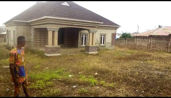 Ollykingz's tweet photo. FOR SALE 📢📢📢
Newly built 4 bedroom bungalow but partially completed with bore hole and a security house sitting on a 2 plot of land.
Location: Paseda Estate, along Olosan road off Odo Ona Elewe, Ibadan, Oyo State.
Document type:C of O
Price:25m https://t.co/HlsUHp9wap
