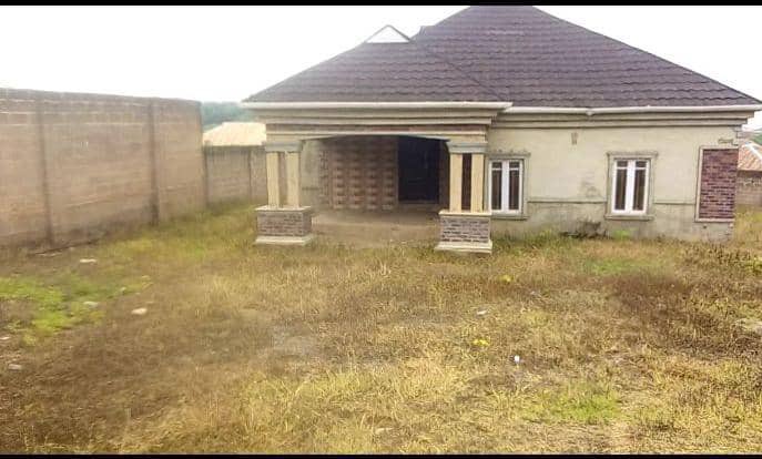 Ollykingz's tweet photo. FOR SALE 📢📢📢
Newly built 4 bedroom bungalow but partially completed with bore hole and a security house sitting on a 2 plot of land.
Location: Paseda Estate, along Olosan road off Odo Ona Elewe, Ibadan, Oyo State.
Document type:C of O
Price:25m https://t.co/HlsUHp9wap