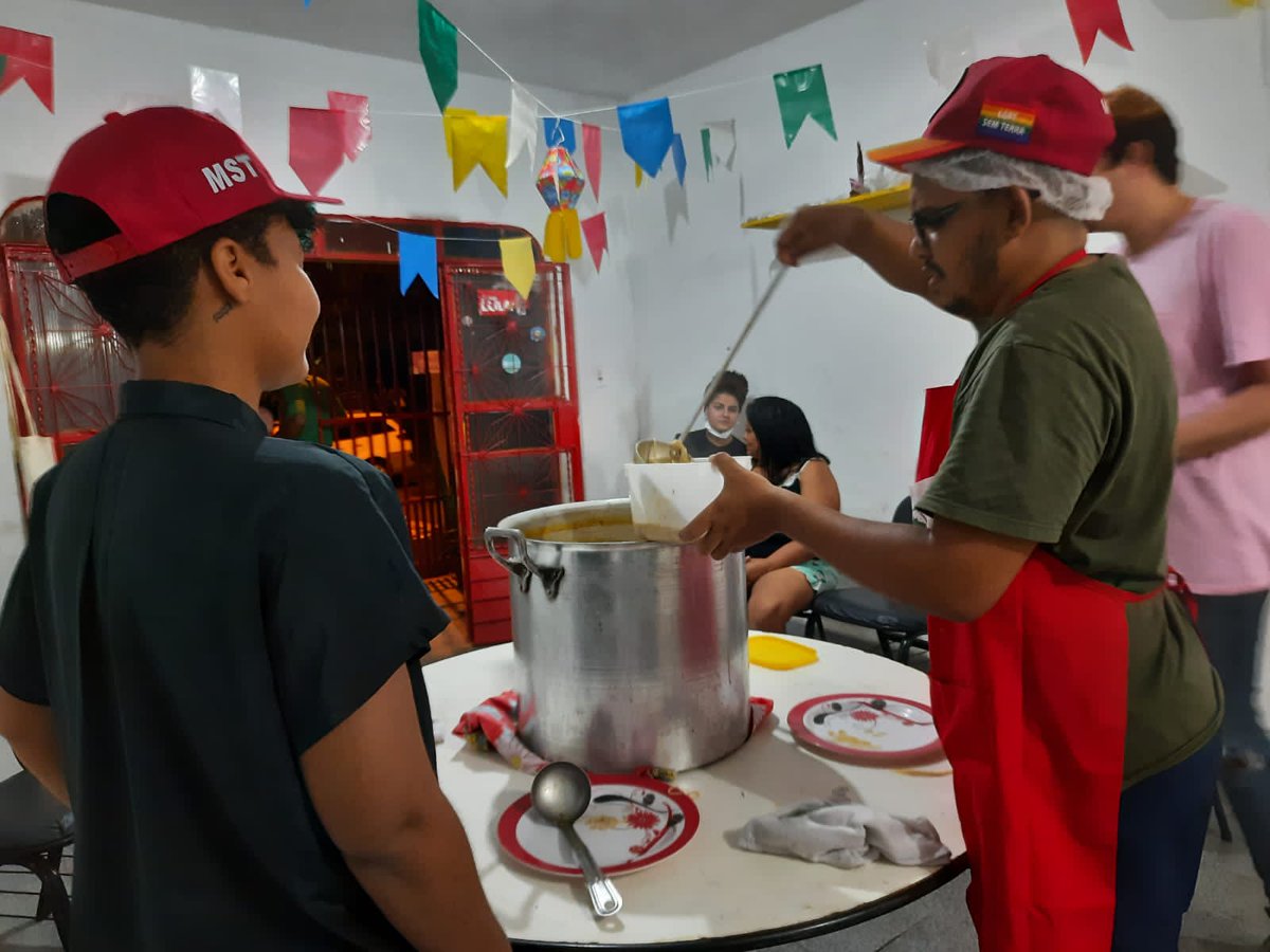 MST_Oficial's tweet photo. 📣 Continue contribuindo para que as nossas ações sejam possíveis:
PIX: marmitassolidariasdaterra@gmail.com
📸 Alice Oliveira
#MSTCultivandoSolidariedade #SOSAlagoas #ChuvasEmAlagoas https://t.co/uRupZbpZzD
