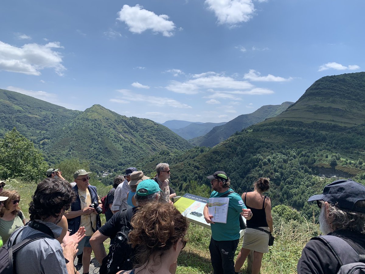 PatrimonioGeo's tweet photo. El Norte del Geoparque Montañas de Courel presenta un gran número de cuevas #PatrimonioGeologico subterráneo. Algunas de ellas presentan un elevado interés científico por haber conservado restos de animales de gran importancia para conocer la vida del pasado. https://t.co/FD09r1KB1C