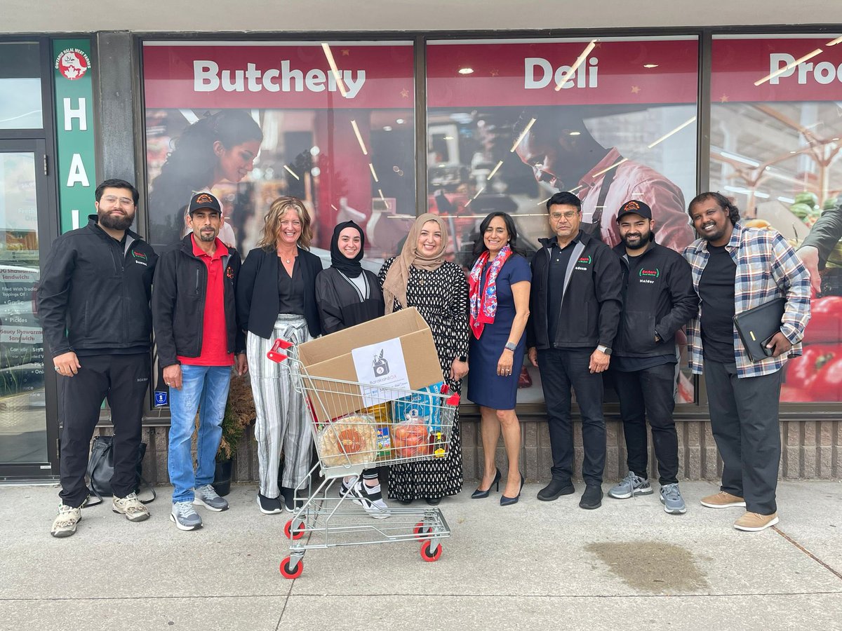 It was an honour and pleasure to meet the Defence Minister <a href="/AnitaAnandMP/">Anita Anand</a> and MP <a href="/lisahepfner/">Lisa Hepfner</a> at <a href="/905EasternFM/">Eastern Food Market</a> in Hamilton ON , Canada.
Eastern Food values its relationship with its partners like Mishka Social services and Barakah Box. #socialwork #community #communityservice