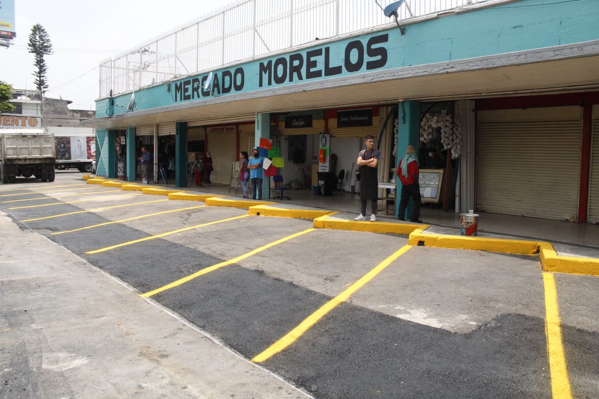 evelyn_parraA's tweet image. Tal y como se los prometimos hoy reinauguramos el Mercado Morelos luego de un incendio que afectó los puestos de varios locatarios. Gracias a todos por su paciencia, saben que es un honor poder ayudarlos en @A_VCarranza Agradezco al diputado @julioc_moreno
Por su presencia.