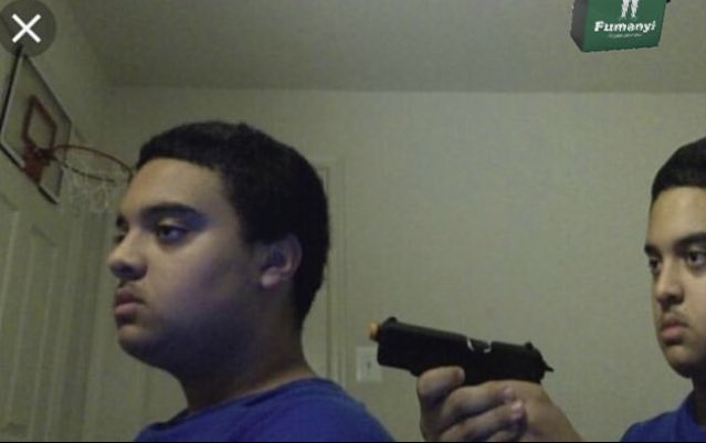 cuando estás fumando solo y te desaparece el encendedor