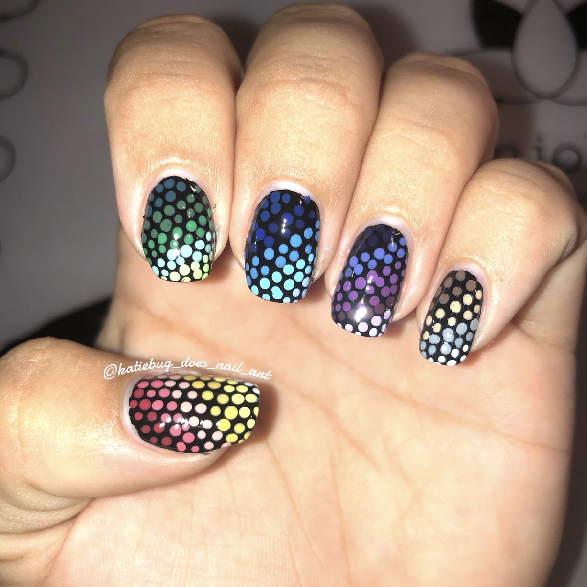 katie_olive789's tweet photo. Happy #3yearsofholotaco to @holotaco I wanted to share this mani on Twitter since it’s so satisfying! I used all of HoloTaco’s creme polishes! Congrats to @nailogical on three years of having your own nail polish brand! IG @ in photo https://t.co/bTzXeQ4ikl