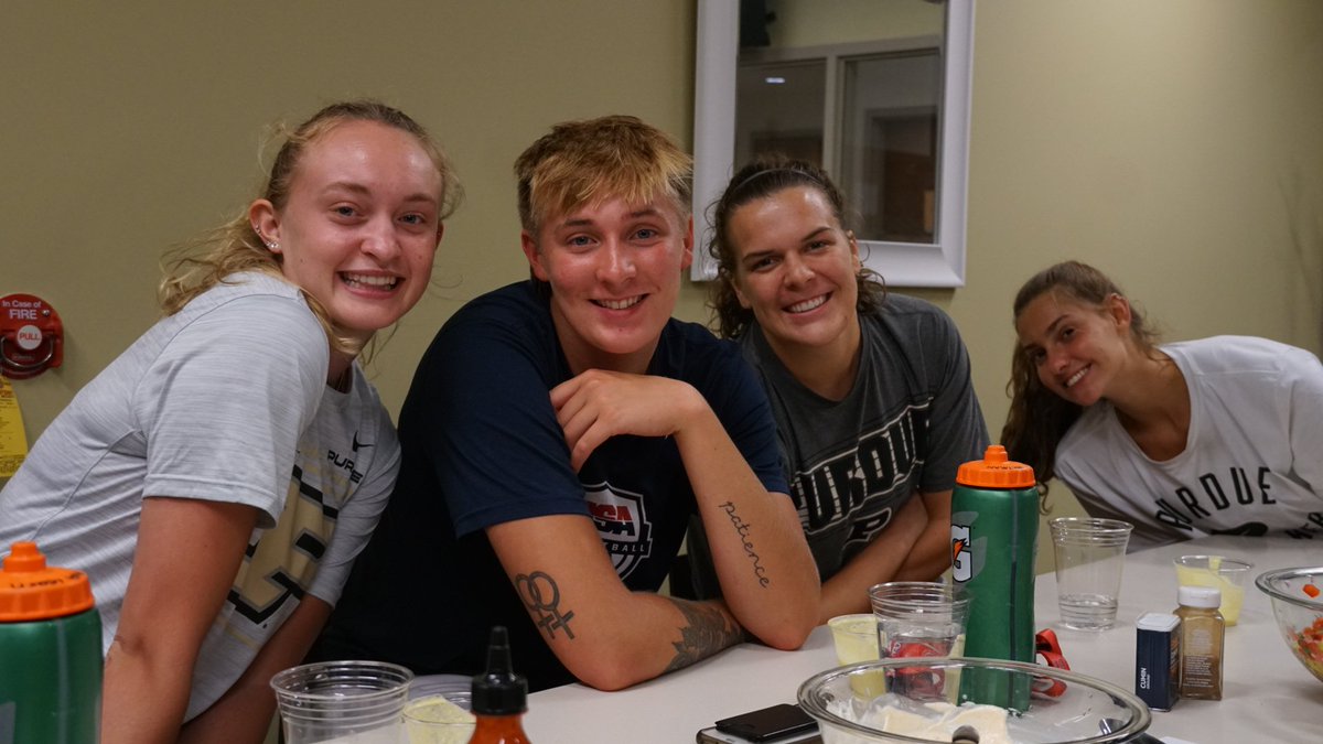 PurdueWBB's tweet image. When you make fish tacos, Philly cheesesteaks and smoothies with @BoilerFuel 💪