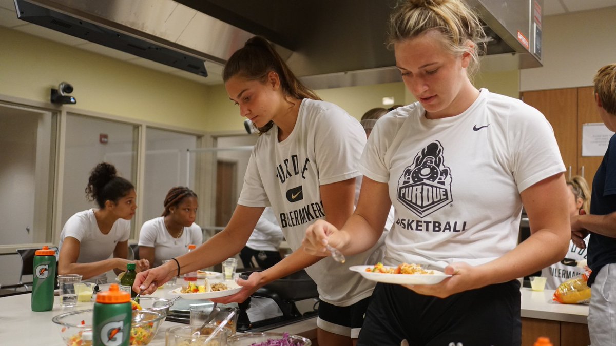 PurdueWBB's tweet image. When you make fish tacos, Philly cheesesteaks and smoothies with @BoilerFuel 💪