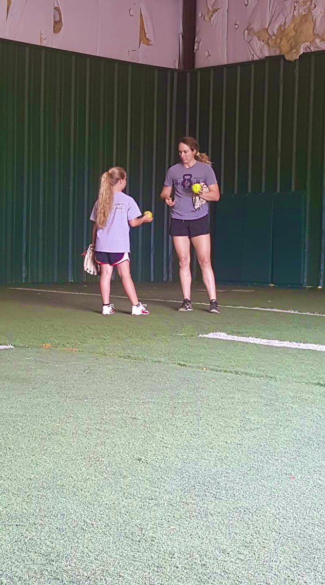 22Averyb's tweet photo. Where it all started thanks @nicdenes for teaching me the ropes. #futurerazorback #gtg09 @CoachDeifel #wps https://t.co/PsRUcmWOA3
