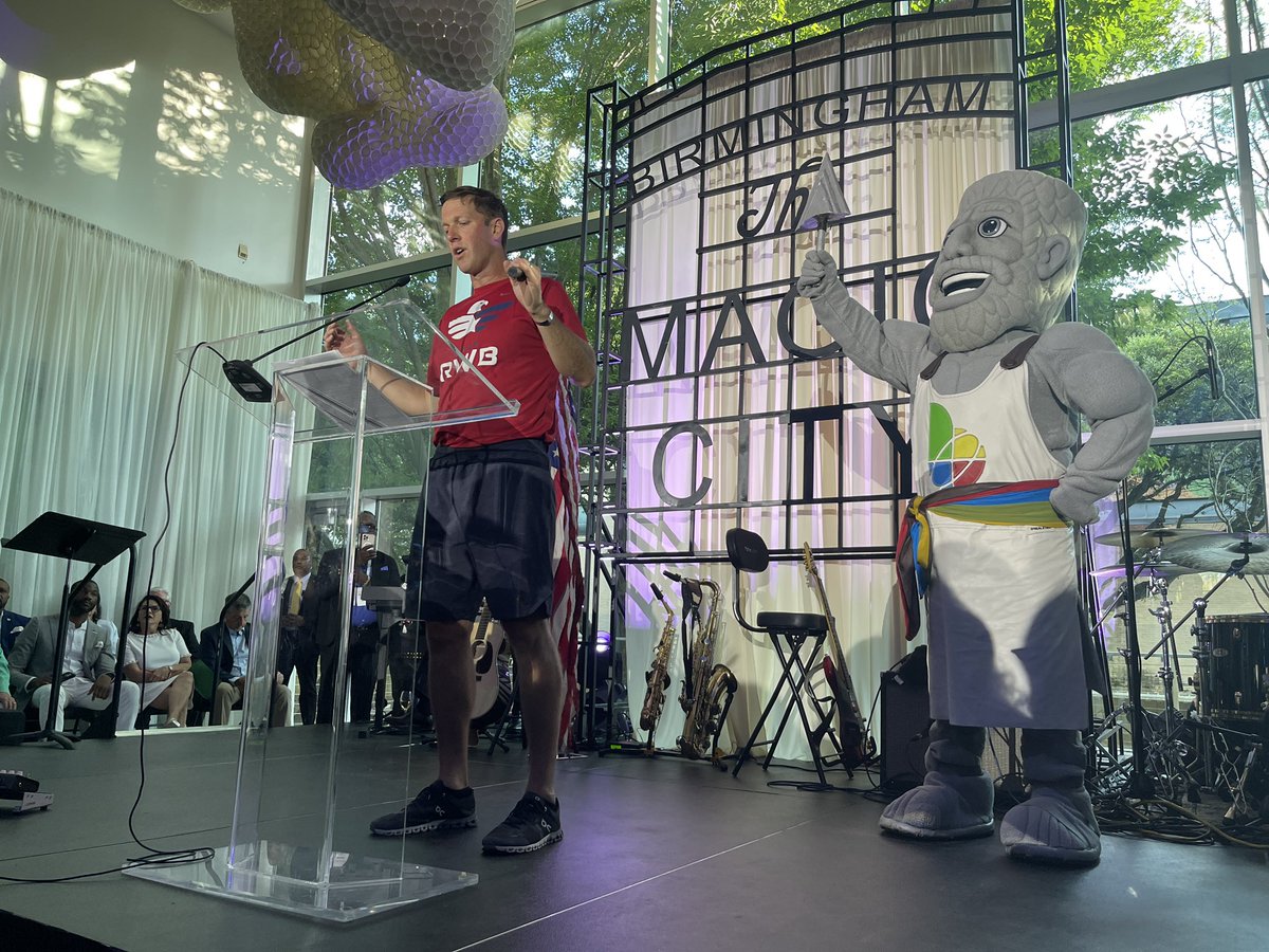 TeamRWB's tweet image. The American Flag has reached Birmingham, AL! Tonight we are at the @TWG2022 Welcome Affair to celebrate 3,100 miles traveled in support of veterans.

Tomorrow, the #OldGloryRelay concludes at The World Games Opening Ceremony.