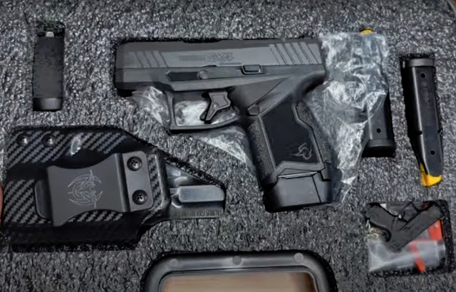 DefenseLrca's tweet photo. Conheça a nova pistola Taurus GX4 com grafeno, mais tecnológica e mais barata
#TaurusArmas #tasa4 #TaurusUSA #JindalTaurus #TaurusJM #GX4GRAF #grafeno #antifrágil
https://t.co/5FLdsMVQV8 https://t.co/k5yRj4S4v6