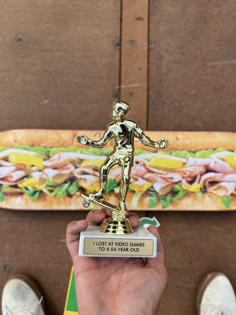 MachiTvs's tweet photo. NO WAY “I lost at videos games to a 54 year old”😂😂😂 @tonyhawk!
-Thank you for the Sub dude! If I get hungry..maybe I’ll eat it later
#subwayvault https://t.co/Rm6aAbeMmw