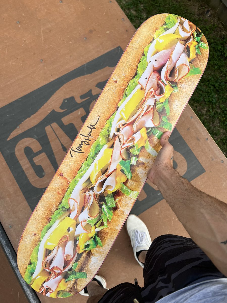 MachiTvs's tweet photo. NO WAY “I lost at videos games to a 54 year old”😂😂😂 @tonyhawk!
-Thank you for the Sub dude! If I get hungry..maybe I’ll eat it later
#subwayvault https://t.co/Rm6aAbeMmw