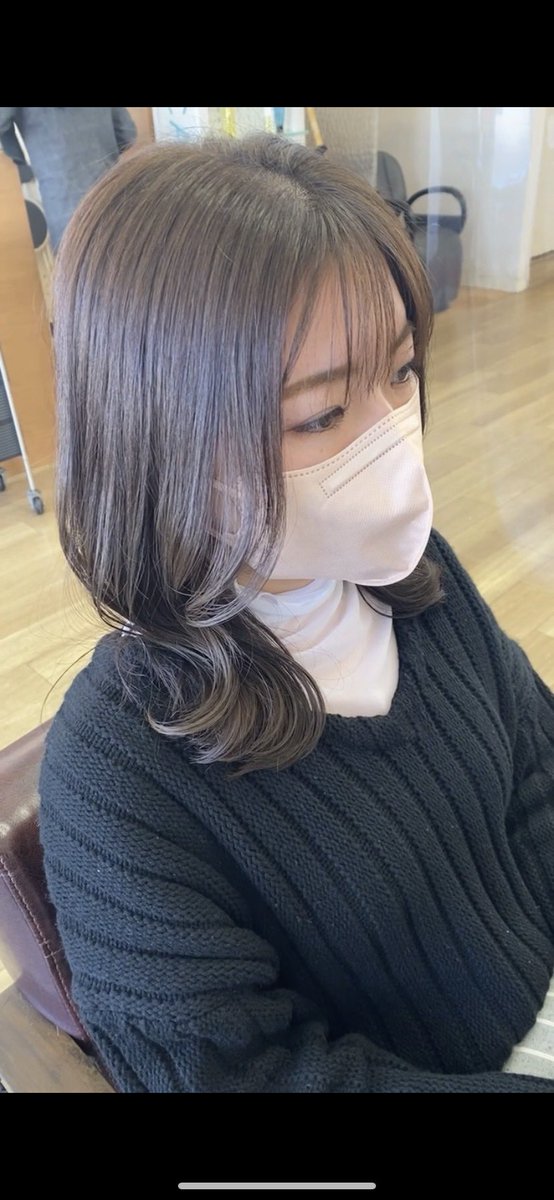 夏に向けて明るく透明感のあるカラーにする方が増えております♪
アッシュやグレージュはずっと人気なカラーのお色です！⭐︎
ぜひ皆さまもお試ししてみてください🥹
