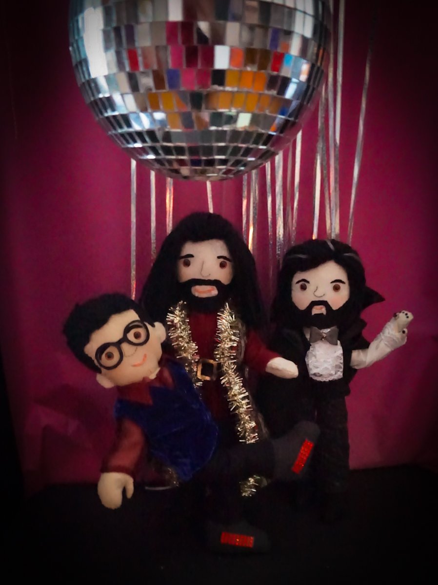 hotdiggitydoll's tweet photo. At the sock hop with Guillermo and the Vamps. Season 4 of @theshadowsfx starts in 6 nights! One week-1 to see @harveyguillen @NovakKayvan & @porksmith hit the dancefloor #wwdits #wwditsfanart #guillermodelacruz #nandortherelentless #laszlocravensworth #whatwedointheshadow #dolls https://t.co/u7tXQ19nnN