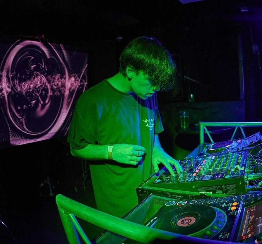 ItsDipitus's tweet photo. @Mindsetmusic_  and @mirrormazebeats kinda look like brothers lol https://t.co/Oh9ZX67091