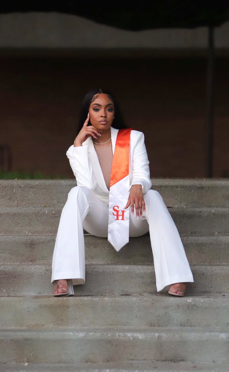 delanibre's tweet photo. You knew I was coming, you just didn’t know how 📚 #3yearslater 

August 6th | 9:30am 
B.S. Criminal Justice, Minor in Forensic Science 

Almost #finiSHed #shsu 🎓🧡 https://t.co/EqcF6TrDbq