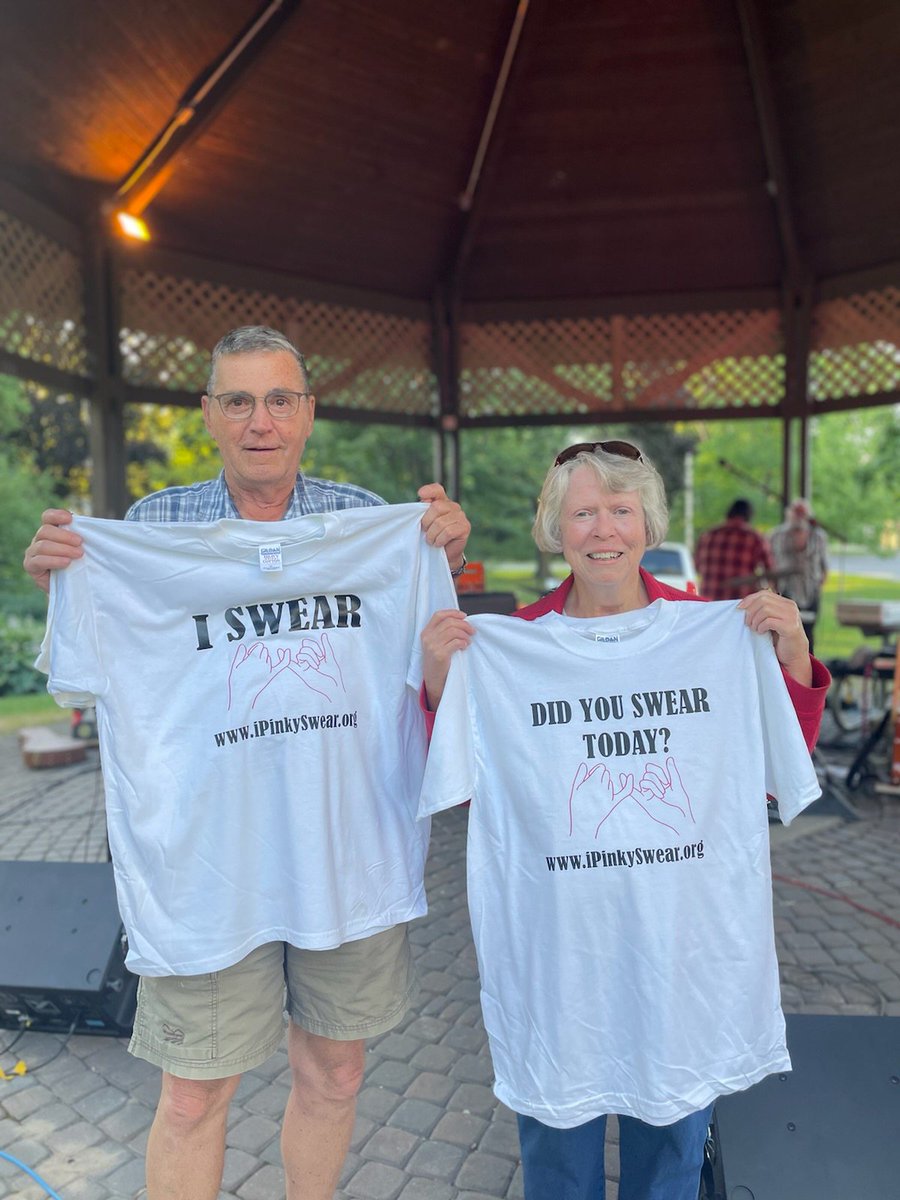 LindsayChrysler's tweet photo. Enjoying Concerts in the Park!

Happy National Kissing Day - these two couples have each been kissing for over 50 years (but NOT while driving)! 

 #DistractedDriving #LindsayDodgeChrysler #iPinkySwear  #thebombshelldeluxe #livemusic #lindsayontario https://t.co/2FHYYnyihl