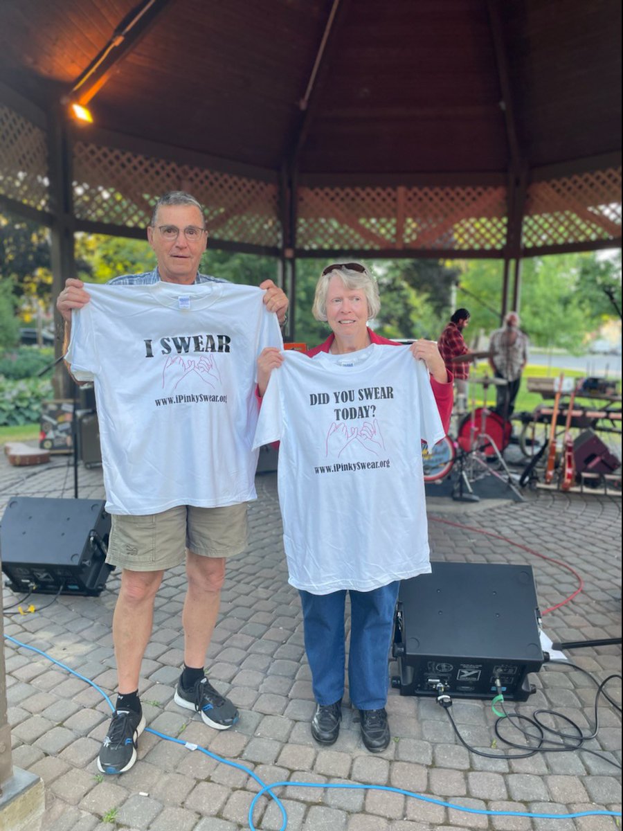 LindsayChrysler's tweet photo. Enjoying Concerts in the Park!

Happy National Kissing Day - these two couples have each been kissing for over 50 years (but NOT while driving)! 

 #DistractedDriving #LindsayDodgeChrysler #iPinkySwear  #thebombshelldeluxe #livemusic #lindsayontario https://t.co/2FHYYnyihl