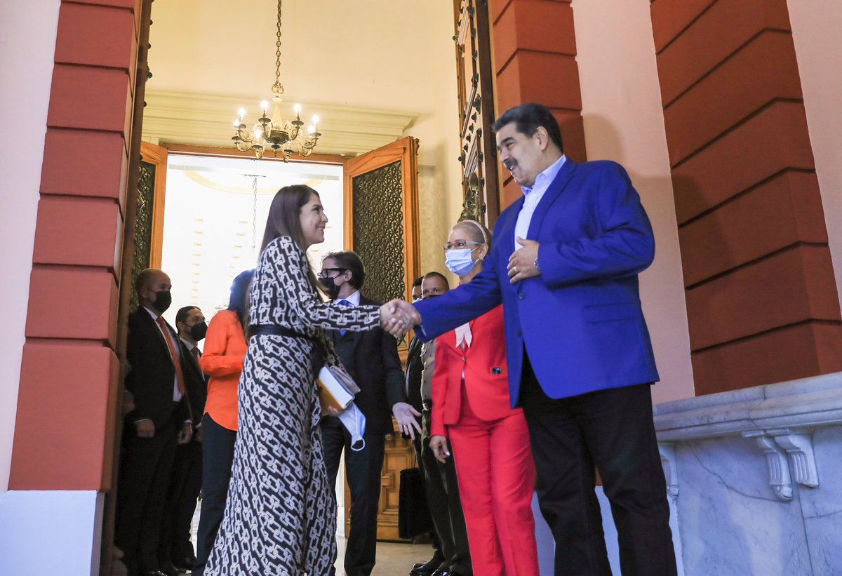 NicolasMaduro's tweet photo. Conversé con el Presidente Ejecutivo del CAF, Sergio Díaz-Granados, con el objetivo de generar proyectos en conjunto. Venezuela está de brazos abiertos para recibir a quien esté dispuesto a respaldar el crecimiento y desarrollo económico de nuestro país y la región. https://t.co/h88BuygJzV