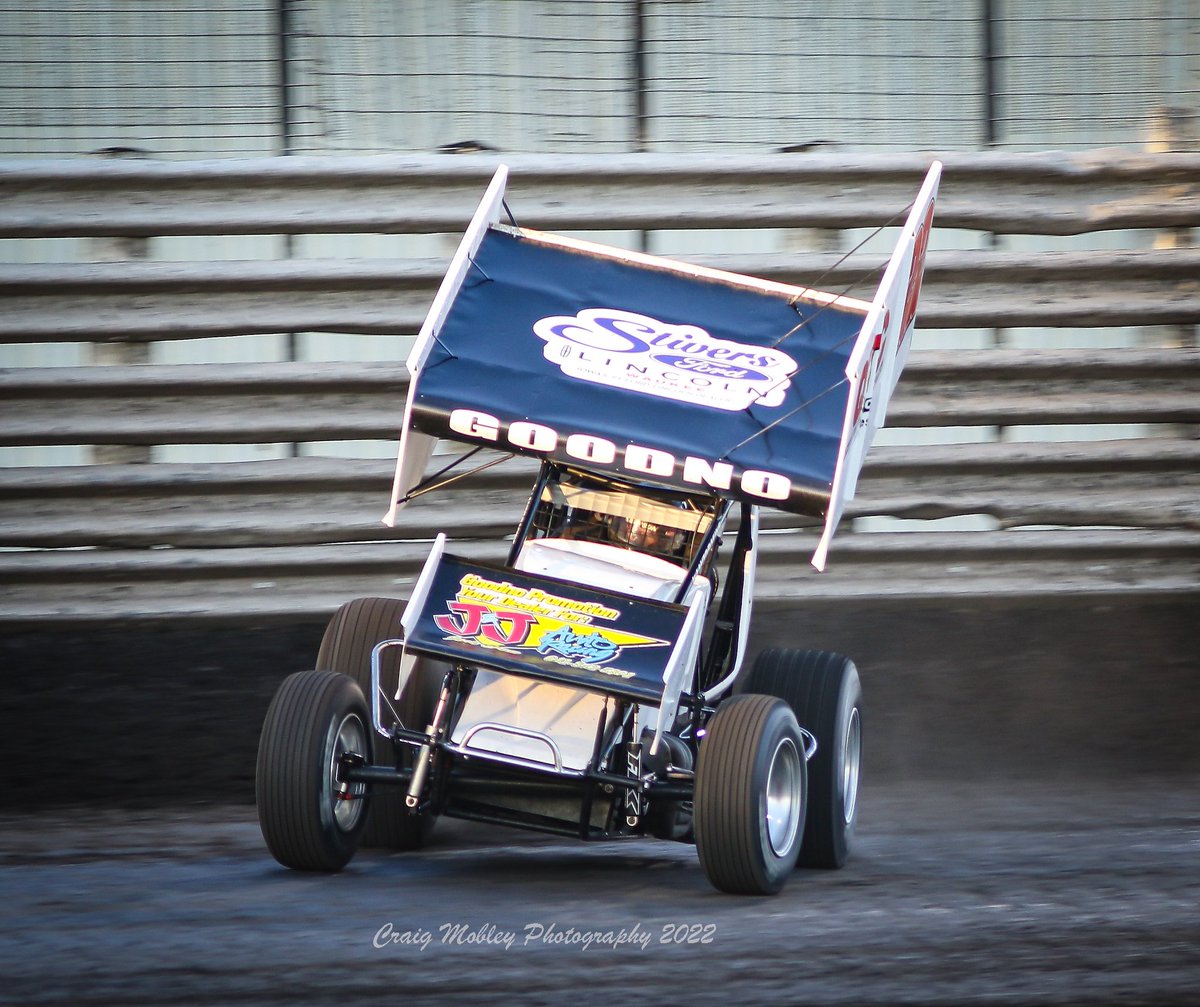 MobleyCraig's tweet photo. @rileygoodno11 ripping it out of turn 2 and kicking up the dust in turn 3 @knoxvilleraces this past weekend!!!  Can't wait to see Riley keep getting better and better.  @GPMotorsports22 https://t.co/rGQMlsjt6N
