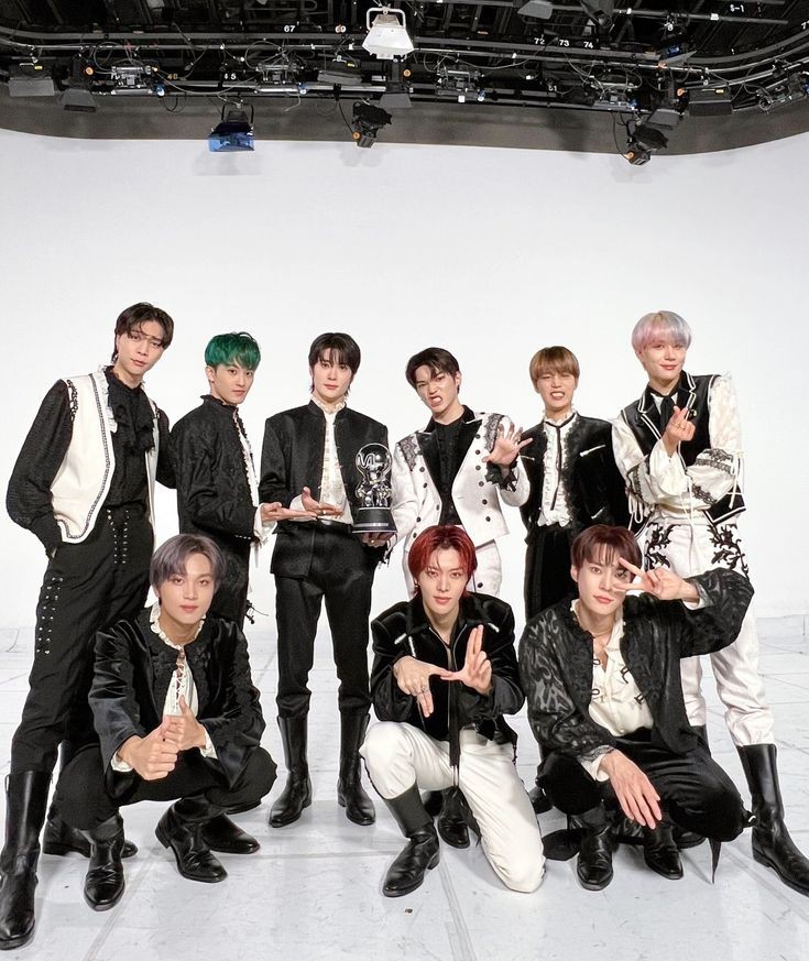 prettylhcs's tweet photo. happy 6th anniversary ilichil 🙆🏻‍♀️❤️‍🩹
thanks for everything yaaa, u guys did well until today, big thaankkss to 127 💌💌💌💌
—

#NCT127_6th_Anniversary 
#StickTo6etherWithNCT127
#말하면_다이뤄지는_우리칠_육주년 https://t.co/V0WX6GqGjW