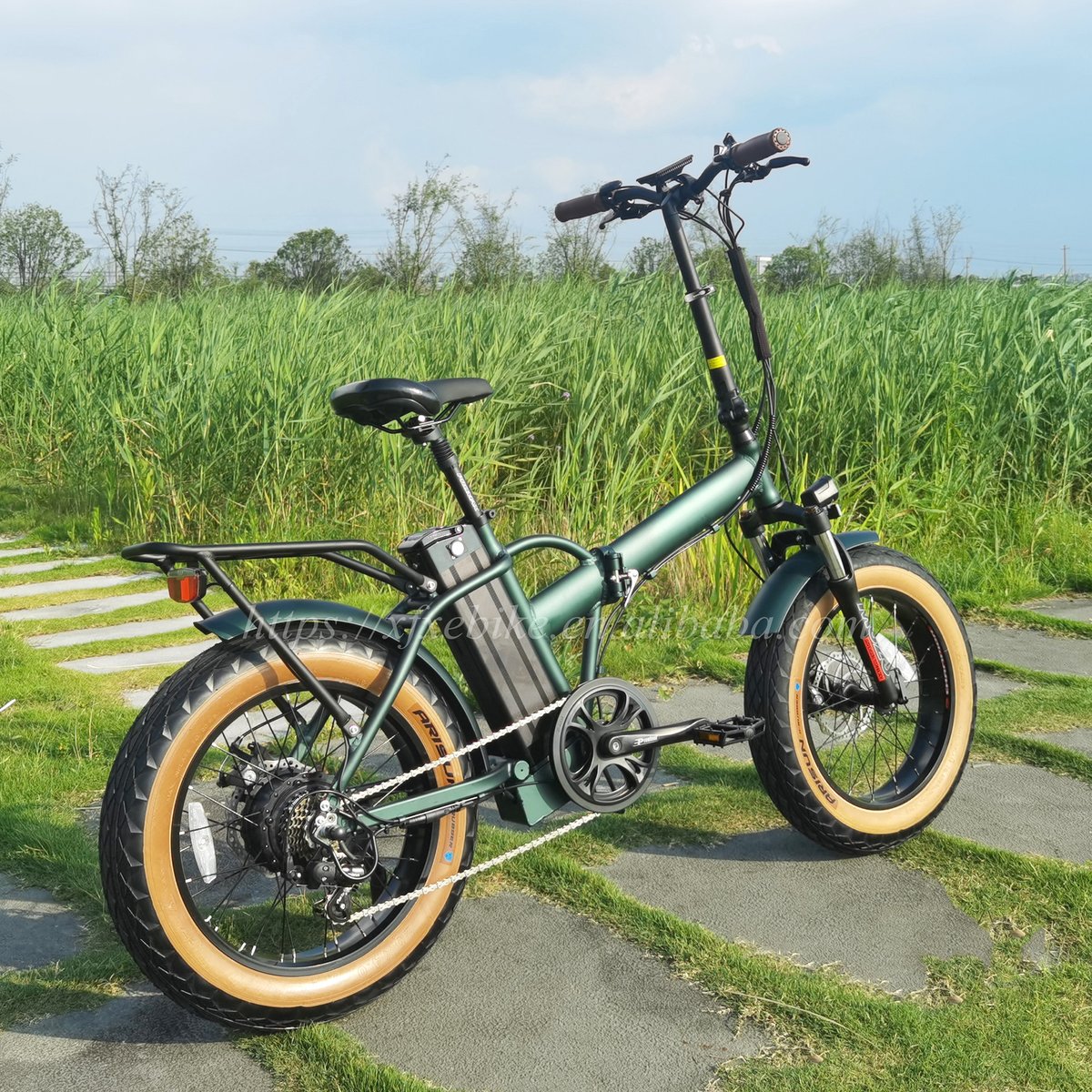 Rebecca_chen_2's tweet photo. PASSION EBIKE-NEW DESIGN
🔥20 Inch Fat Folding Ebike🔥
1️⃣ portable easy for loading
2️⃣ 20'' fat tire & 750W rear hub motor
3️⃣ 17.4Ah removable lithium battery
4️⃣ Dark Green Popular Color
#ebike #ebikes #electricbike
#electricmountainbike
#fatebike #foldingebike #foldableebike https://t.co/wE32rPy7xZ