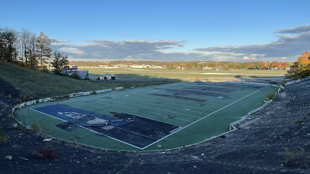 CFBHome's tweet photo. Rubber Bowl (Akron, OH)

The former home of @ZipsFB (new logo,4th) from 1940-2008. It held 35,202 fans &amp; Akron played 324 total games at the Rubber Bowl. The Zips moved to InfoCision Stadium, their current on-campus venue, in 2009.
📷: @CFBcampustour from his visit in November https://t.co/0yTvDsGOH6