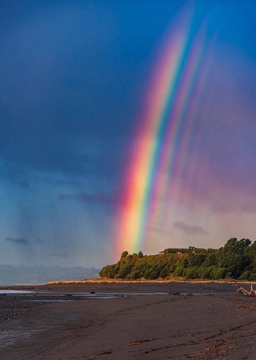 Have you seen a supernumerary rainbow before? 🌈🌈🌈

<a href="/NiwaWeather/">NIWA Weather</a> meteorologist Seth Carrier spoke to <a href="/NZStuff/">Stuff</a> about the science behind them ➡️stuff.co.nz/national/expla…

📸 Andy MacDonald