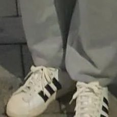 dol9amja's tweet photo. 오늘부터 신발끈 정갈하게 매는 남자가 제 이상형입니다. https://t.co/tcHhLuXriA