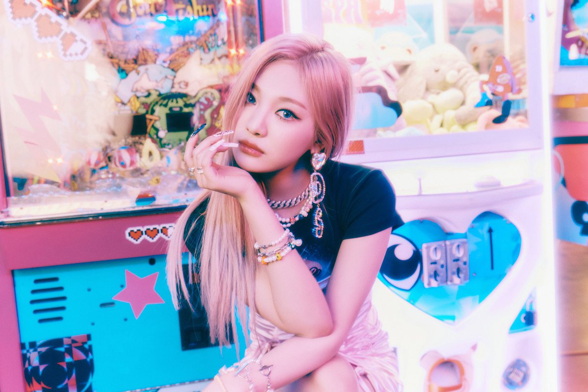 0102LOOKS's tweet photo. this being the same place🤭

#CHENLE #NINGNING #천러 #닝닝 #钟辰乐 #宁宁 #宁艺卓 https://t.co/JoDGTYwaef