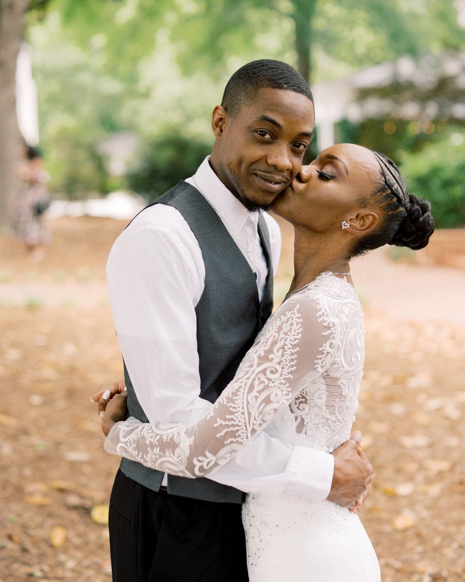 the days lately have been scorching, but never too hot for a kiss. :)) 

#destinationphotographer #couplesinlove #bride #fineartengagementphotographer #fineartweddings #weddingmakeup #filmisnotdead #filmlovers #weddingphotography #weddingphotographer #weddinginspiration #weddings