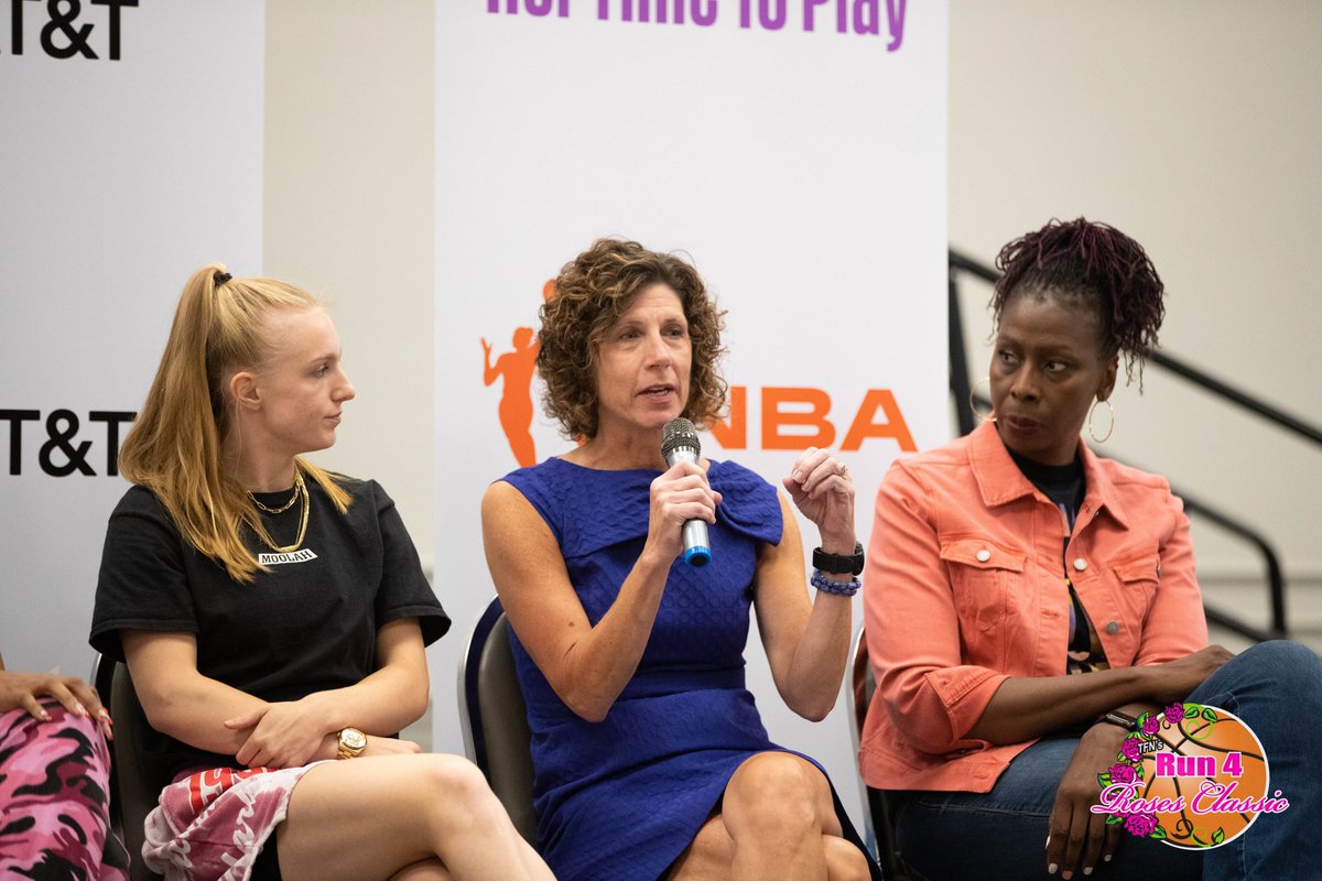 TFNsRun4Roses's tweet photo. Educating and empowering the next generation during the Her Time To Play AT&amp;T Community Conversation! @ariivory @jrnba #HerTimeToPlay #run4roses #rosesfest https://t.co/5jZ99nSe2B