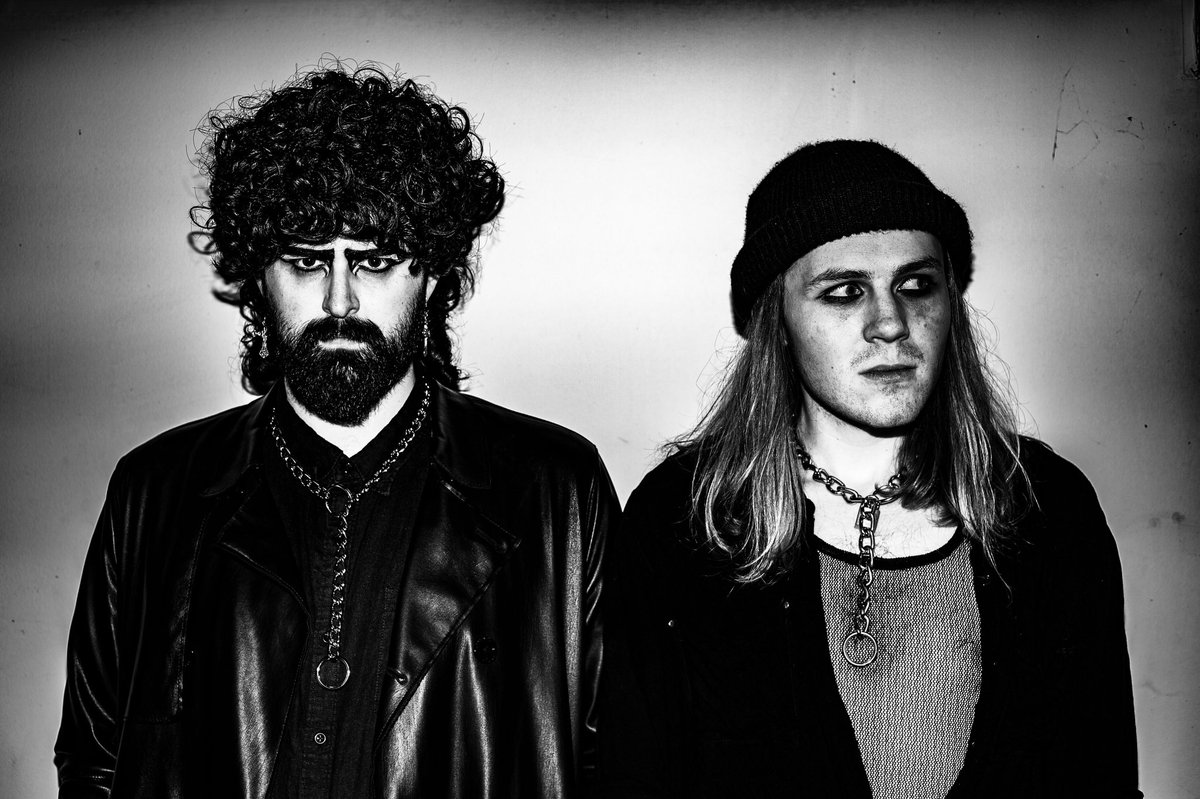 Meet Lindsay 🖤 he plays bass and synth and took this beautiful photo of us in his basement 🥀🥀