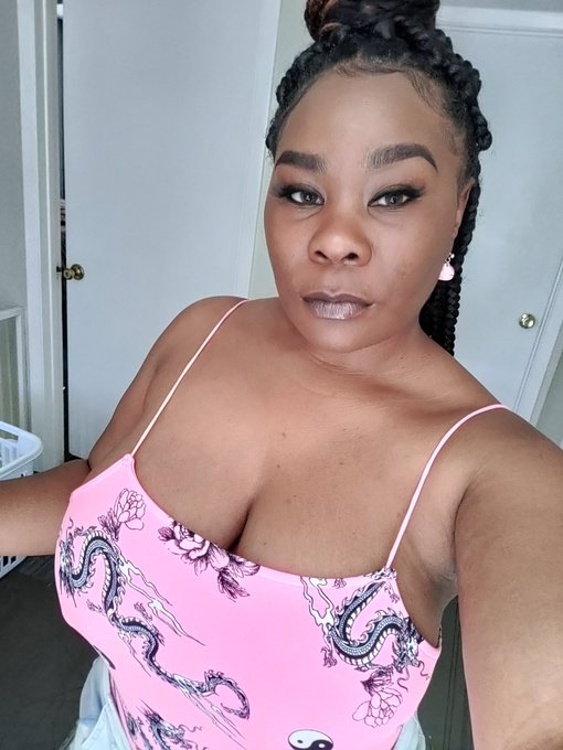 Velvet’s pics and videos