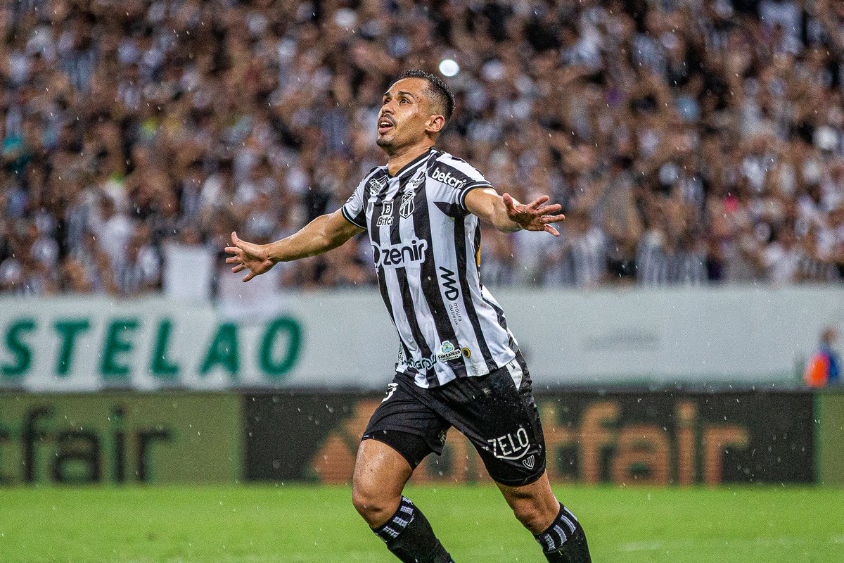 CearaSC's tweet photo. Lima fechou a conta da classificação. 👊🏁

📸 Felipe Santos / Ceará SC

#CearáSC #CSCxCTS #ConmebolSudamericana2022 https://t.co/mKvfbrXWYW